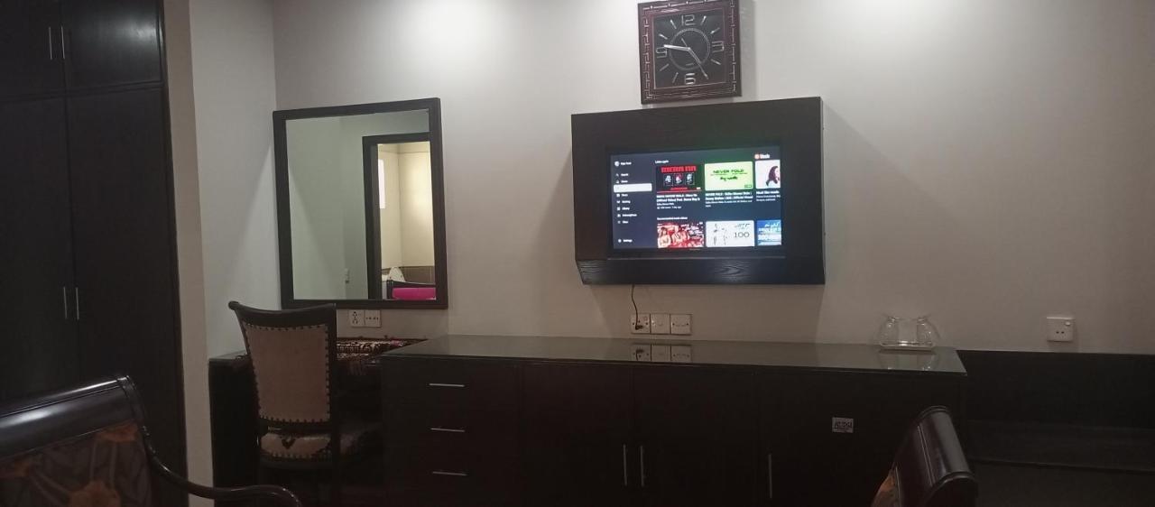 Hira Guest House Karachi Exterior photo
